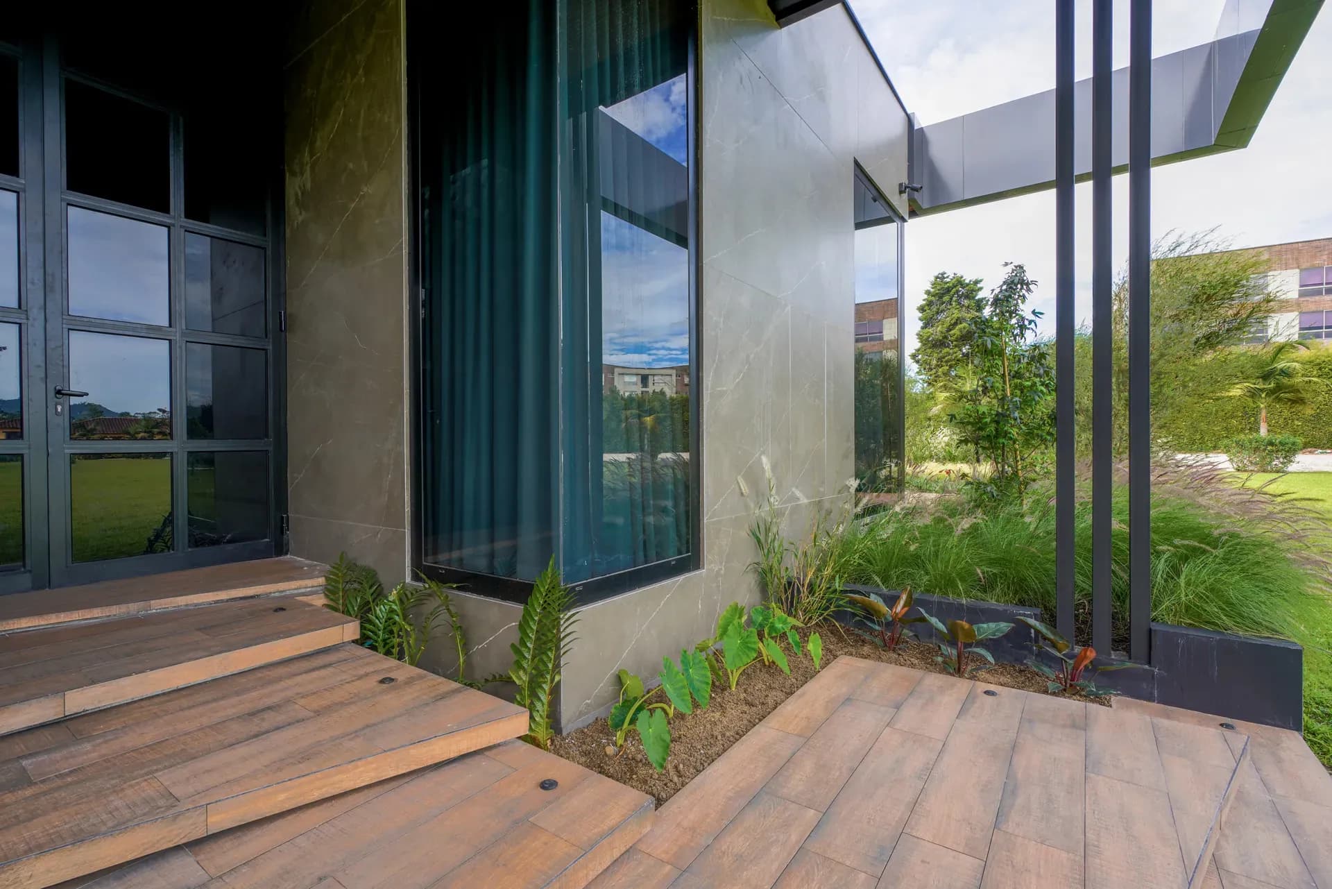 facade7.webp