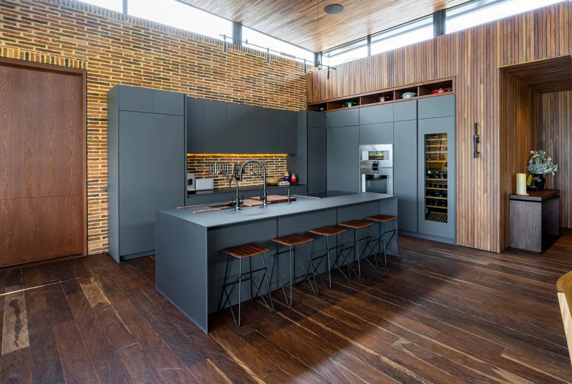 Guatavita-Cocina-Modula-Line-Meson-e-isla-Gramarston-Pure-Black-02.webp